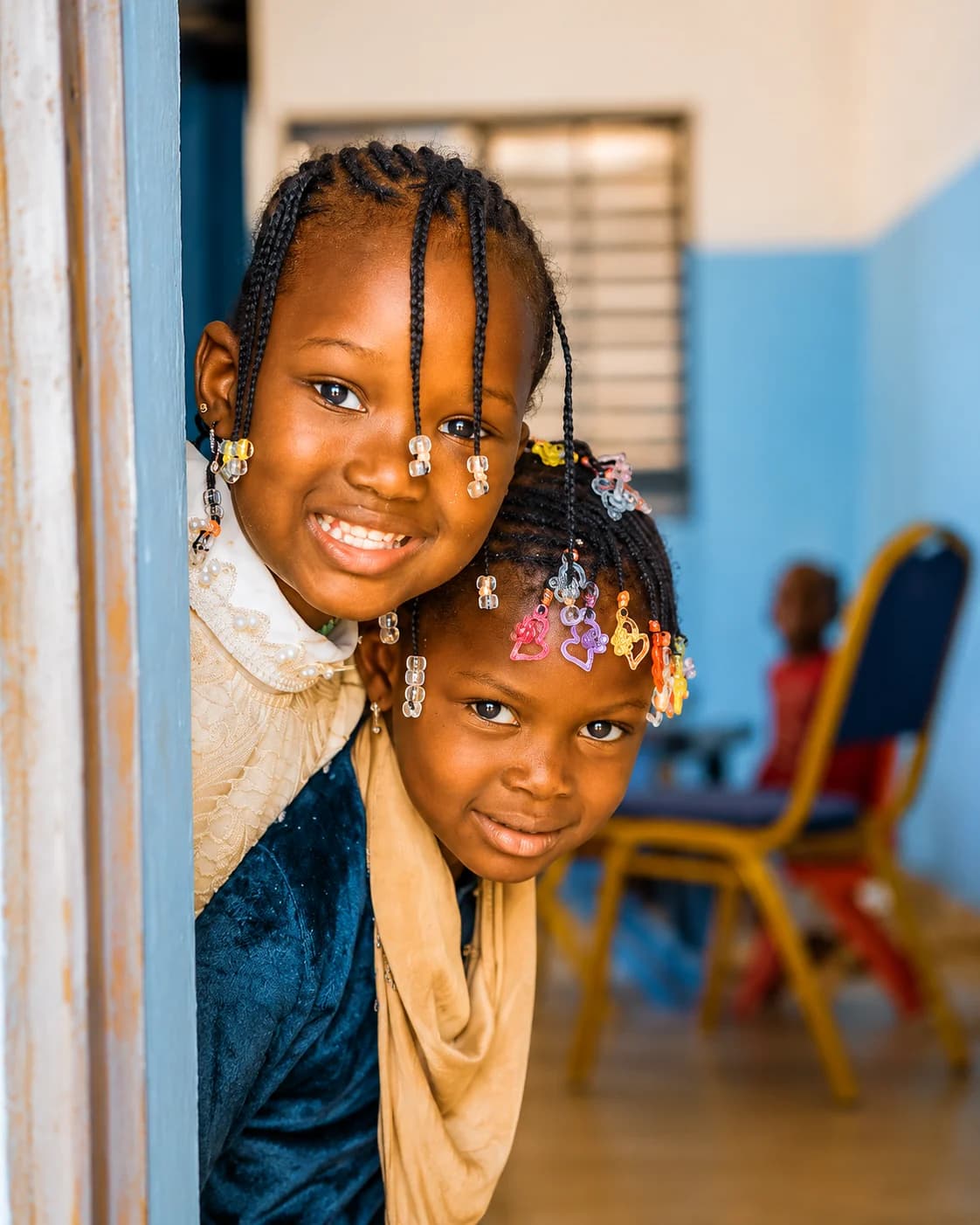 Deux sœurs nigériennes, symboles de la fraternité que TAIMAKAB FOR HUMANITY cultive